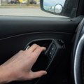 Većina Srba pravi ovu grešku kad izlazi iz auta Jedan pokret može izazvati stravičnu nesreću!