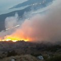 Vatra na lovćenu izmakla kontroli: Vetar otežava gašenje, očekuje se dolazak aviona i helikoptera (video)