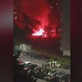 Pucanj, detonacije, jurnjava: Kako je izgledao haos kod prostorija SNS u Novom Sadu (VIDEO)