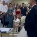 ''Snajka, SAD znaš za koga si se udala'' Snimak sa svadbe oduševio Srbiju, zbog jednog poteza mladoženje gosti popadali od…