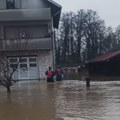 Više od 30 kuća pod vodom Pokrenuta klizišta, poplavljeno 3 hektara zemljišta: Meštani Srebrenika i Živinica u strahu (foto)…