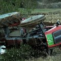Smrt na njivi: Prevrnuo se traktor, nastradao muškarac (59)