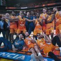 VIDEO Evroliga reagovala zbog Valensije: Poklonila se najboljem treneru i novoj zvezdi, pogledajte slavlje u svlačionici