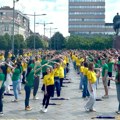 Maturanti na Trgu slobode zaplesali Užičko kolo nakon Kadril-a [VIDEO]