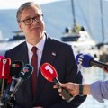Vučić: Putnici iz Tivta SNS 'aktivisti', njihov dolazak 'politička greška'
