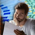 Banke pooštravaju uslove dok se Hrvati sve više zadužuju: Podižu kredite i za običan život, desetine hiljada građana kasne sa…