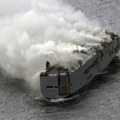 Teretni brod sa skoro 3.000 automobila zapalio se u Severnom moru, poginuo član posade