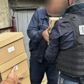 Kurti objavio slike kosovskih policajaca koji dele pakete Srbima u selu Banjska