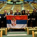 Skandal u zgradi UN: Obezbeđenje pokušalo da otme zastavu Srbije srpskim žrtava iz BiH