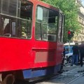 Tramvaj izleteo iz šina u centru Beograda i stao na trotoaru – sistem opet “nije” zakazao (VIDEO)