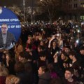 (VIDEO) Dok se Vučić obraća iz Predsedništva, u prenosu se čuju zvižduci studenata