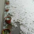 Jako teška godina za seljaka, prvo mraz obrao pola voća, sad grad dotukao: Nevreme pogodilo delove Šumadije