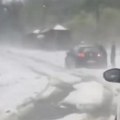 Krupan grad lomi šoferke, ne vidi se prst pred okom: Haos na auto-putu Miloš Veliki, apokaliptična oluja gazi sve pred…