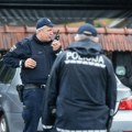 Dečak bacio sekiru na policajca tokom intervencije zbog krađe drva: Drama u Novom Mestu