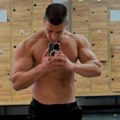 Ima telo kao da ga je vajar oblikovao: Rijaliti učesnik (36) sam sprema obroke i inspiracija je mnogima koji sanjaju o mišićima…