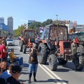 FOTO i VIDEO: Protest poljoprivrednika kod Banovine, blokiran deo Bulevar Mihajla Pupina