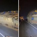 Ovako je izgledalo izvlačenje autobusa: Sleteo s puta kod Sremske Mitrovice, troje poginulo