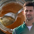 Zašto svi pričaju o "ludom" medu? Opasan po zdravlje, a kilogram skuplji od manuke koji jede Đoković