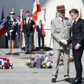 Makron položio venac kod Trijumfalne kapije povodom 81. godišnjice pobede nad nacizmom