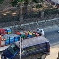 Kolaps zbog pčela koje su okupirale Dositejevu ulicu u Kraljevu
