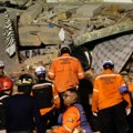 Pretražuju se ruševine u potrazi za preživelima, stižu spasioci iz najmanje pet zemalja