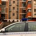 (Foto, video) Prve slike sa mesta ubistva žene na Novom Beogradu. Sin tukao majku do smrti u stanu, komšije čule krike koji su…