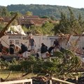 (Video) Razorni tornado nosio sve pred sobom, ima povređenih! Skoro 3.000 domaćinstava bez struje, totalni haos u Francuskoj…