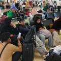 (Foto) Erupcija vulkana u Indoneziji zatvorila sedam aerodroma, više od 270.000 putnika u problemu