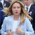 Meloni traži zabranu burke u školama Italijanska premijerka najavila mere za strane učenike: "To se ne sme dogoditi"