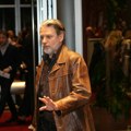 „Naša borba i dalje traje“: Glumci JDP-a održali performans pred početak nove sezone pozorišta