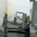 Drama na autoputu "Miloš Veliki": Buknuo požar kod Takova, gust crni dim okovao put