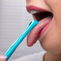 Jednostavna „spravica“ za oralnu higijenu koju stomatolozi koriste dva puta dnevno, a vi možda nikad