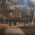 "Blic" na mestu pucnjave na Karaburmi: Mladić (23) ranjen s nekoliko metaka u noge: Stanar iz zgrade sve gledao sa terase…