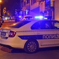 Gosti skočili sa stolica i počeli da beže: Jeziv snimak incidenta u kafiću na Ceraku: Saobraćajni znak uleteo u lokal kao…