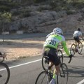 Od 182 biciklista 130 napustilo trku kad su videli da se na cilju vrši doping kontrola (VIDEO)