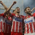 Ovo će se svideti Nedoviću i košarkašima: Fudbaleri Zvezde pehar Kupa proslavili uz poznatu pesmu Delija