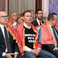 Vučević i ministri ogrnuti zastavama gledali prenos Generalne skupštine UN: "Sloga biće poraz vragu"