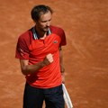 Medvedev stigao u Pariz, pa konstatovao: Nadal i dalje može da pobeđuje na Rolan Garosu