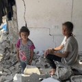 UN: Deca u Gazi skupljaju vodu i hranu osam sati dnevno