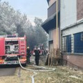 Prve fotografije sa mesta požara na Karaburmi: Vatrogasci se još uvek bore sa vatrenom stihijom