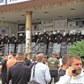 Sukobi na protestu u Novom Pazaru: Policija intervenisala na blokadi ispred suda