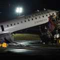 Avion pukao na pola nakon sudara na pisti; Ima mrtvih i povređenih; Sve je u blokadi FOTO/VIDEO