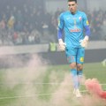 Pogledajte bakljadu Delija na početku drugog poluvremena finala Kupa, sudija prekinuo meč Zvezda - Vojvodina