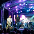 Ponovo prekinut nastup, ali na trgu! Boban Rajović sišao među publiku, a onda je na binu izveo devojčicu koja je sve ostavila…