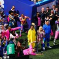 Ronaldinjo i Ronaldo provozali Madonu: Pop diva napravila spektakl na poluvremenu finala Svetskog prvenstva u fudbalu (video)