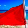 Upozorenje! Ako boravite na ovoj plaži u Crnoj Gori, ne ulazite u vodu: Istaknuta crvena zastavica!