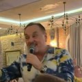 Veliko slavlje povodom rođenja unuke Nenada Kneževića Kneza. Deda diže atmosferu, a ponosni tata grli Sanju Vučić! Puno im je…