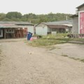 Posle rušenja baraka na okretnici autobusa 26: Tri porodice u kojima ima beba i male dece bez krova nad glavom
