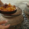 "Red kupusa, red mesa, pa svinjska mast": Majstori ukrstili varjače na tradicionalnoj Kupusijadi u Mrčajevcima (foto)