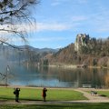 Među najboljim destinacijama za putovanje u junu i jezero iz našeg komšiluka